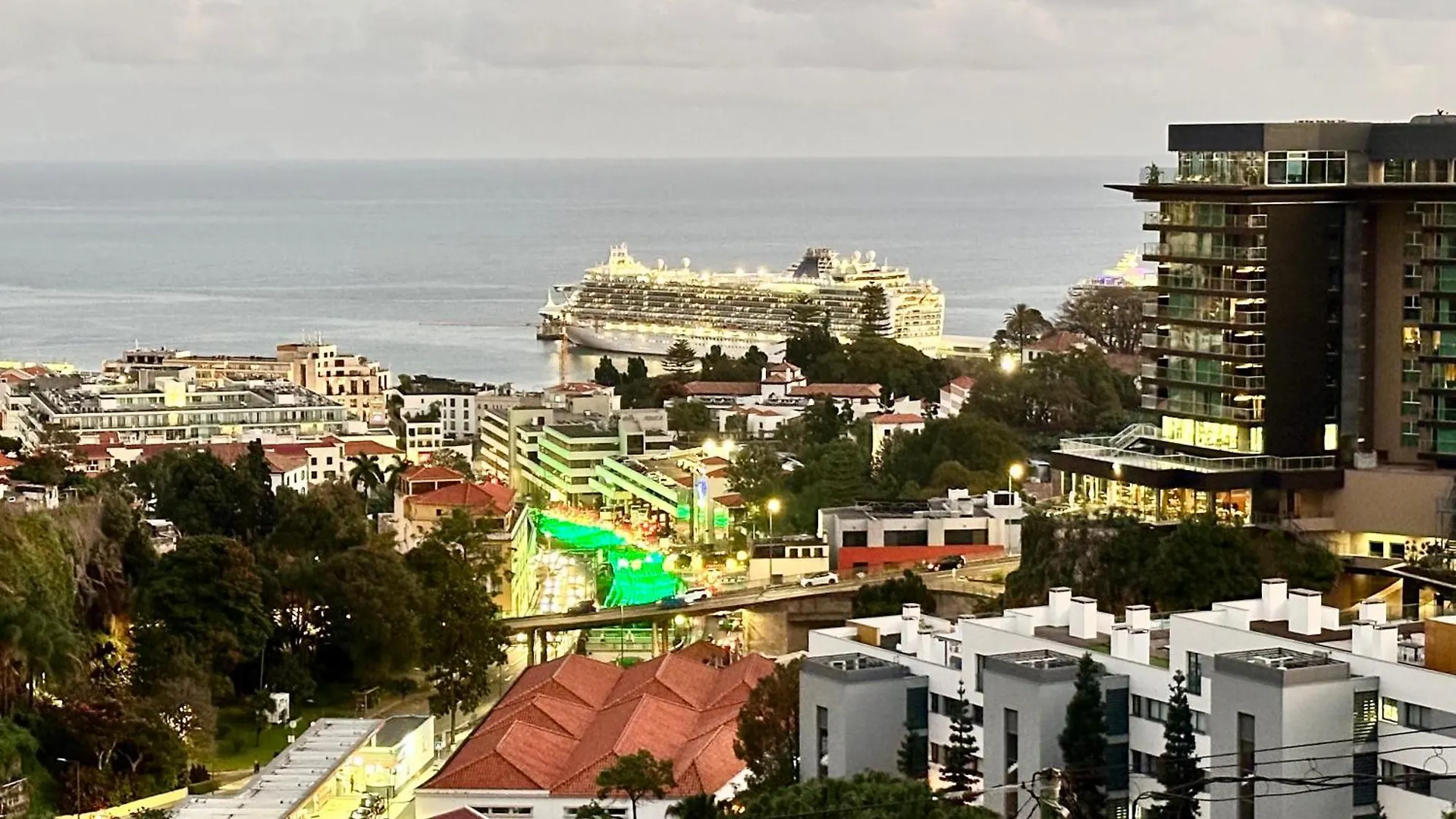 Private Rooftop Sunny Terrace In Funchal شقة فونشال